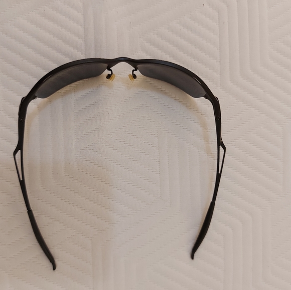 Men's Oakley sunglasses - Picture 7 of 11